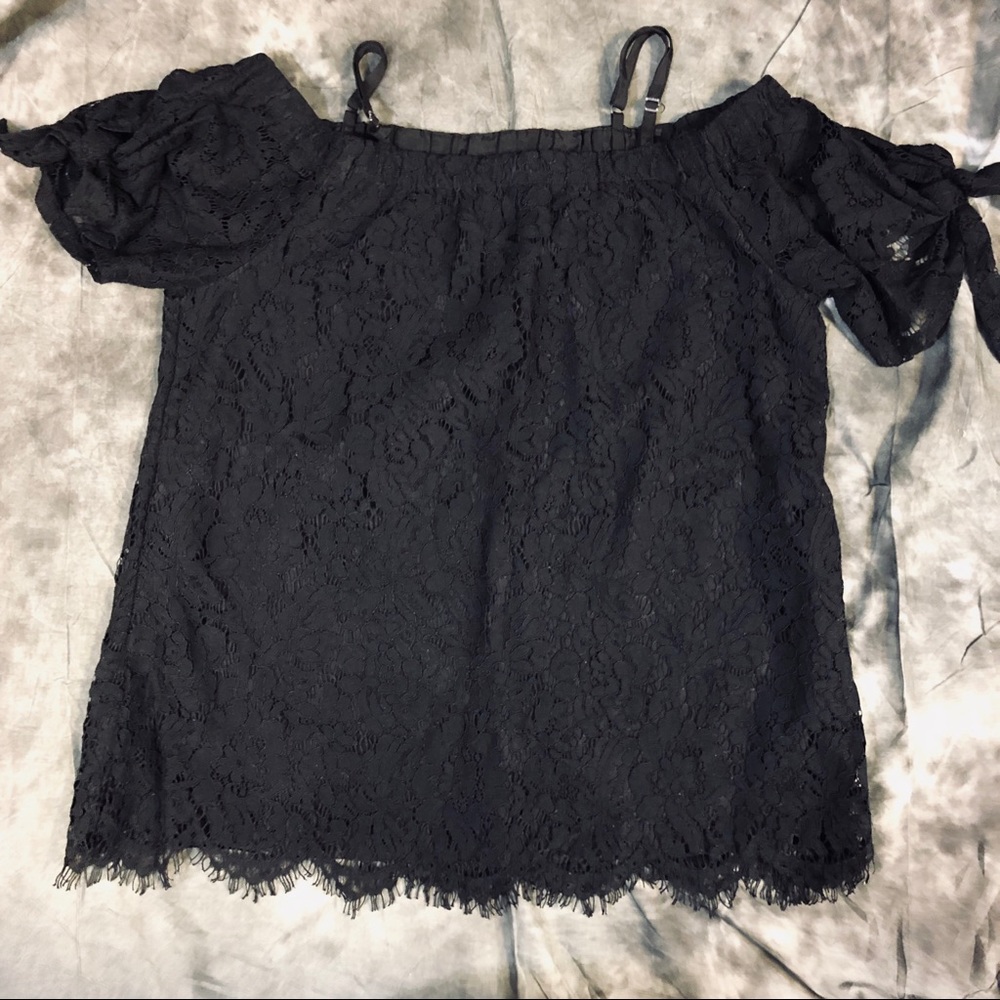 Black lace top 🎀